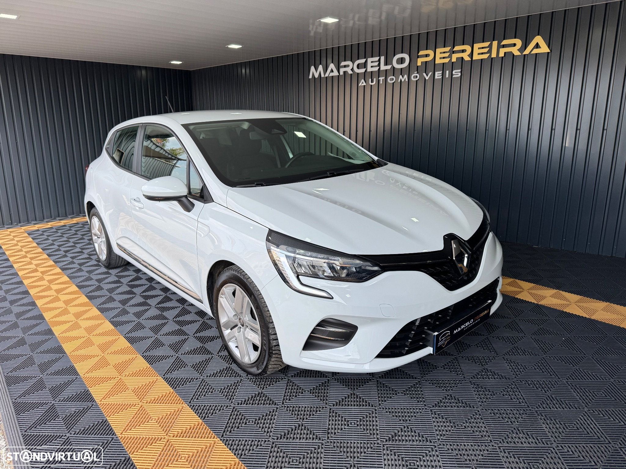 Renault Clio TCe 90 BUSINESS EDITION - 4