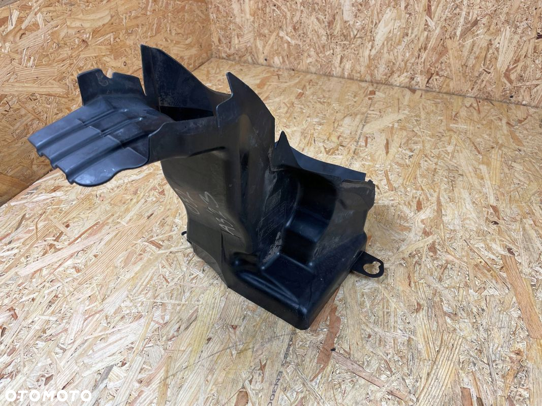 WLOT KIEROWNICA POWIETRZA PRAWA DODATKOWEJ CHŁODNICY AUDI A3 8Y 8Y0121674D - 4