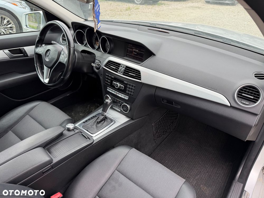 Mercedes-Benz Klasa C 180 BlueEFFICIENCY 7G-TRONIC Avantgarde - 37