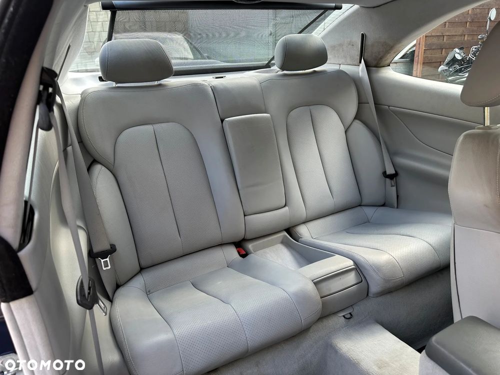 Mercedes-Benz CLK 320 - 24
