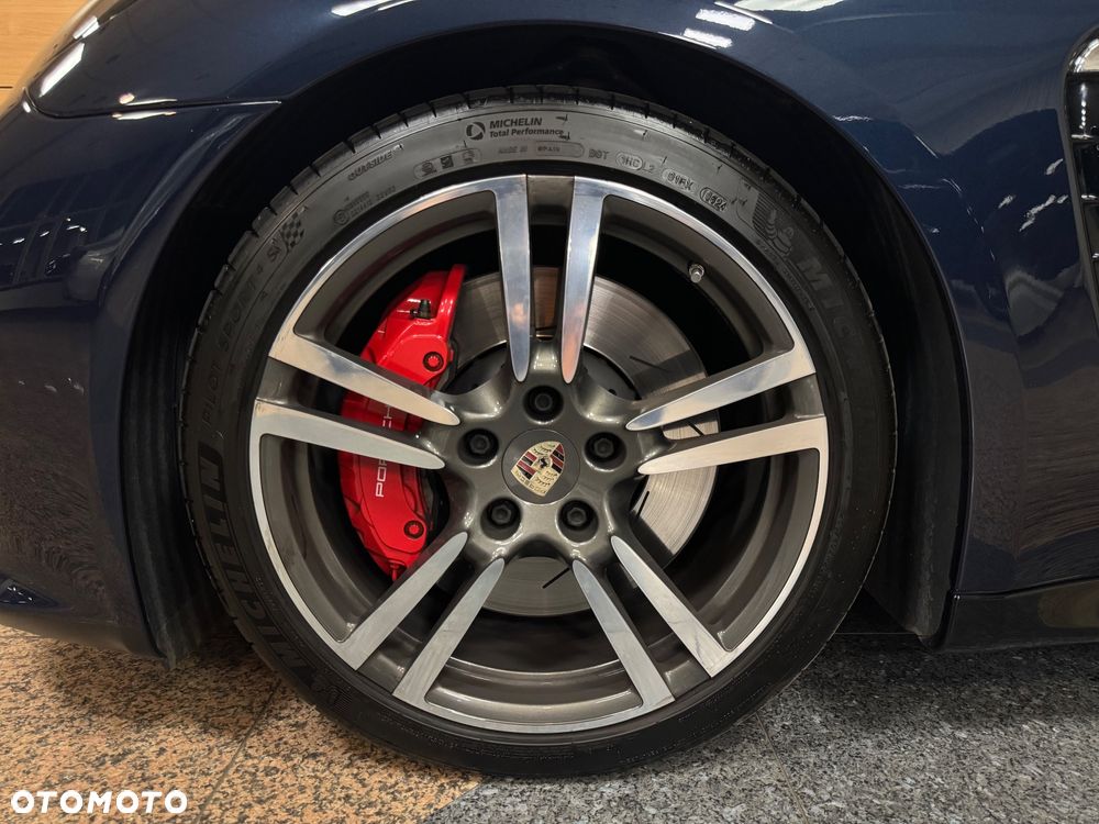 Porsche Panamera GTS - 34