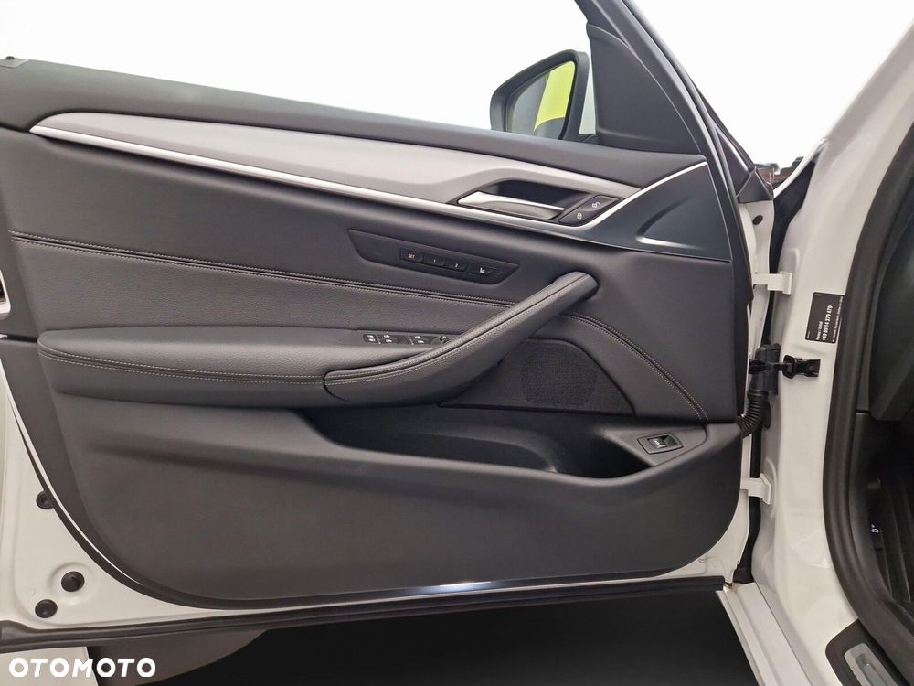 BMW Seria 5 520d MHEV - 14