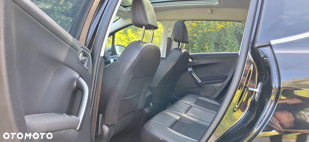 Peugeot 2008 1.2 Pure Tech Allure S&S - 11