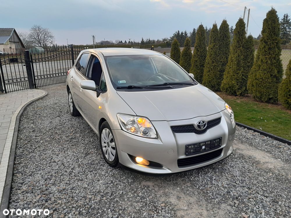 Toyota Auris - 1