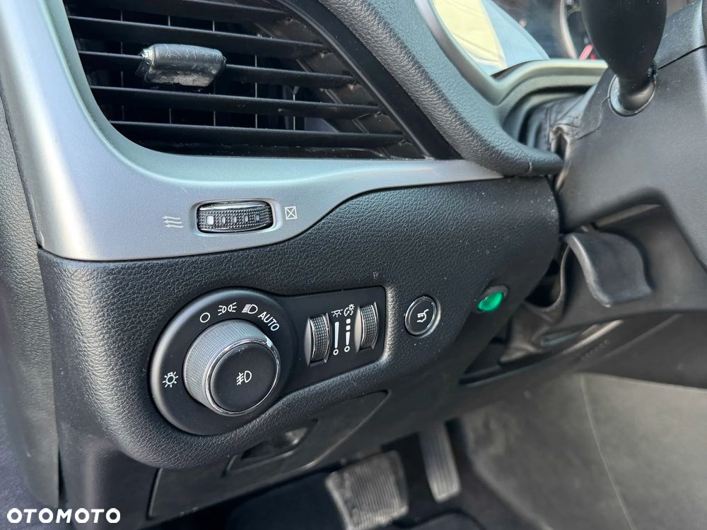 Jeep Cherokee - 20