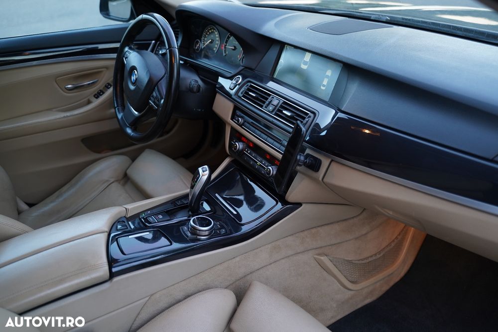 BMW Seria 5 525d xDrive - 11