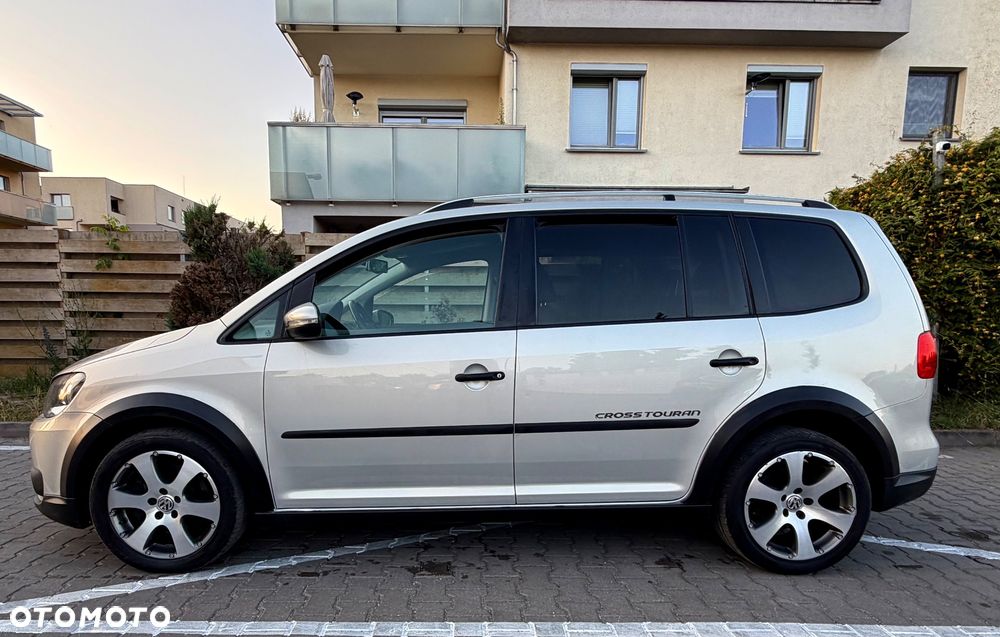 Volkswagen Touran - 10