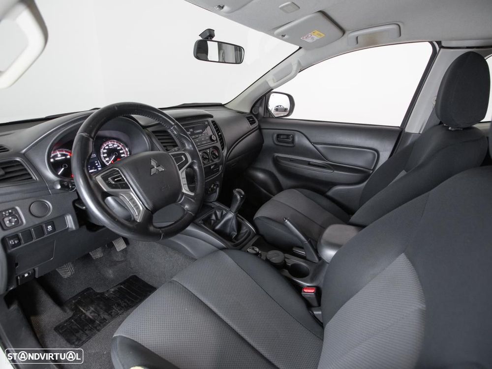 Mitsubishi L200 2.4 DI-D CLUB CAB INVITE 3L 4WD - 7