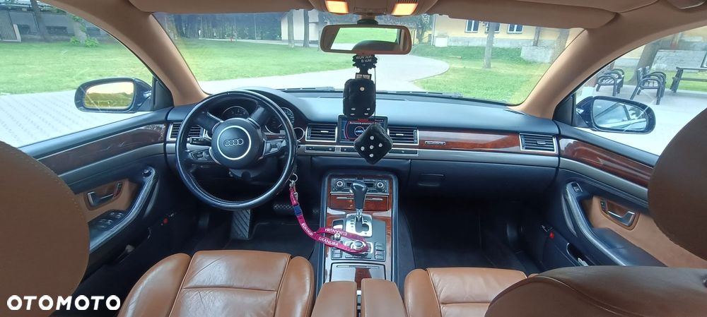 Audi A8 4.2 L Quattro - 18