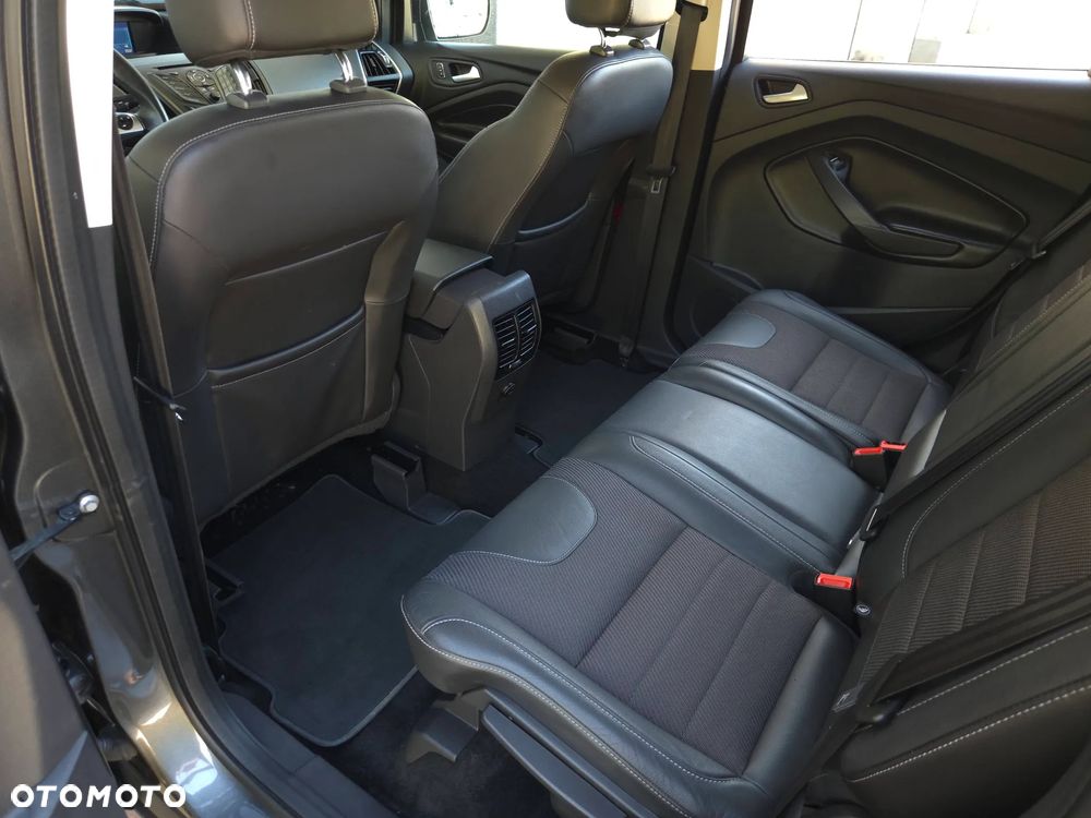 Ford Kuga 2.0 TDCi 4x4 Titanium - 36
