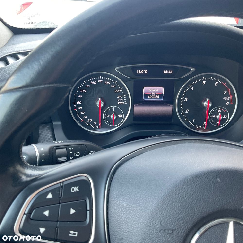 Mercedes-Benz GLA 180 - 2