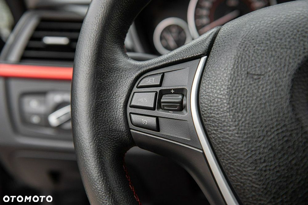 BMW Seria 3 320d Sport Line - 25