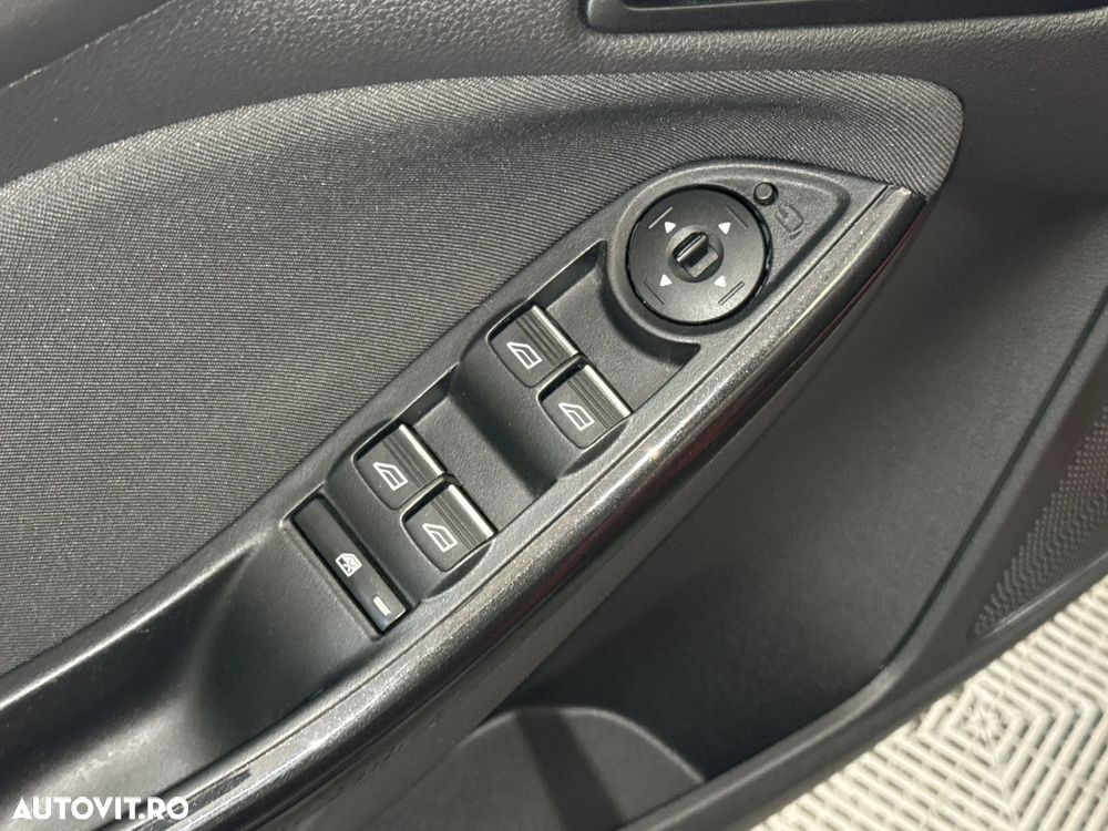 Ford Focus - 15