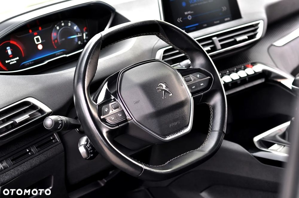 Peugeot 3008 1.2 PureTech Allure S&S - 17