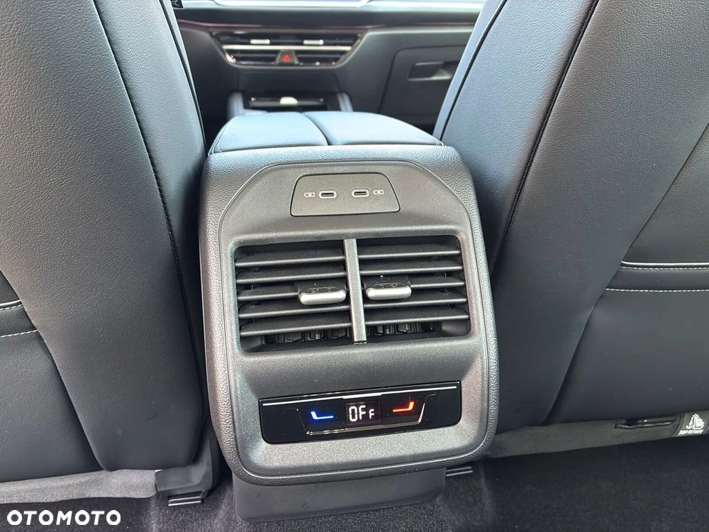 Volkswagen Passat - 33