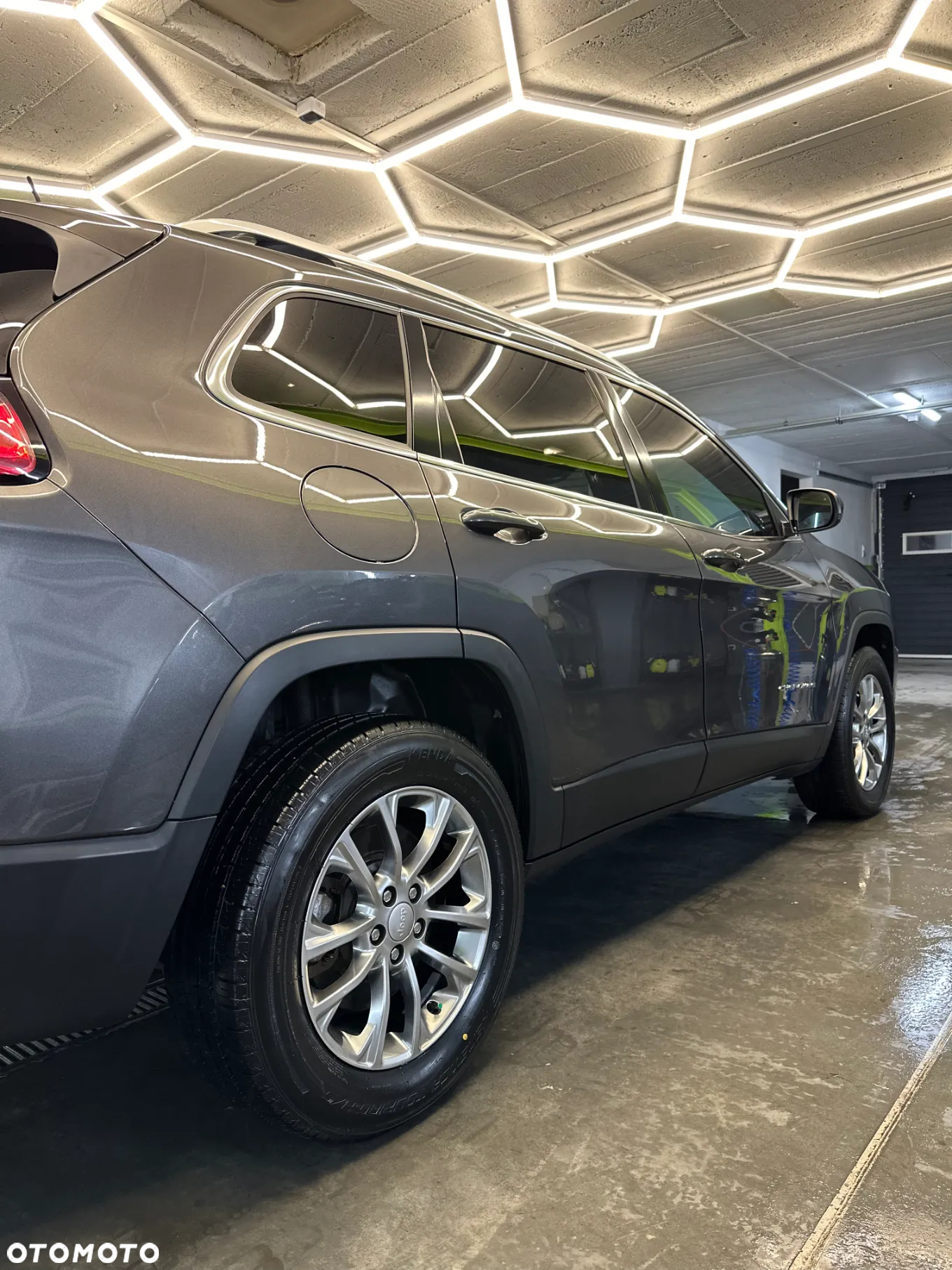 Jeep Cherokee - 3