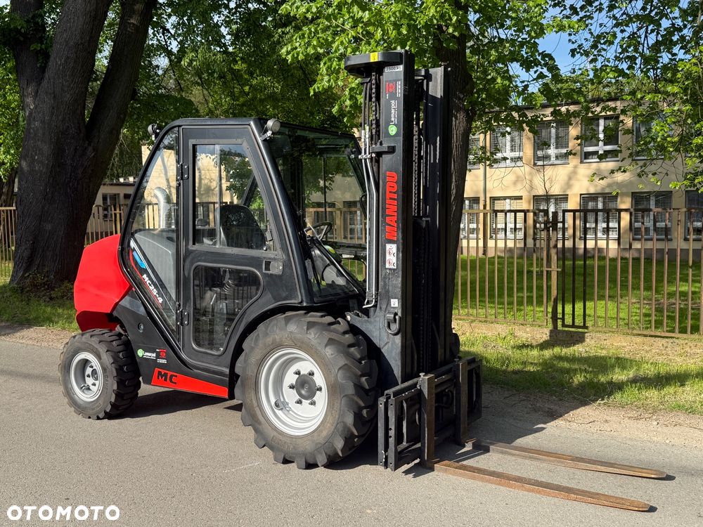 Manitou Terenowy Wózek Widłowy MC25-4 - 1
