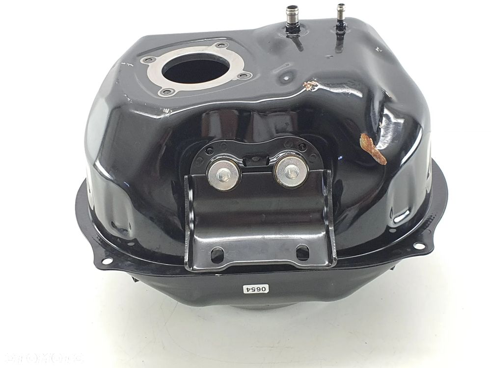 ZBIORNIK PALIWA BAK  YAMAHA XSR 125 - 24