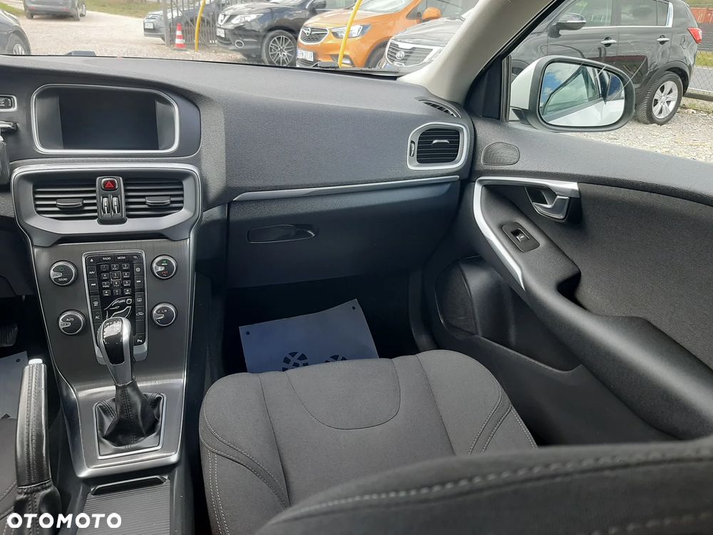 Volvo V40 D2 Momentum - 25