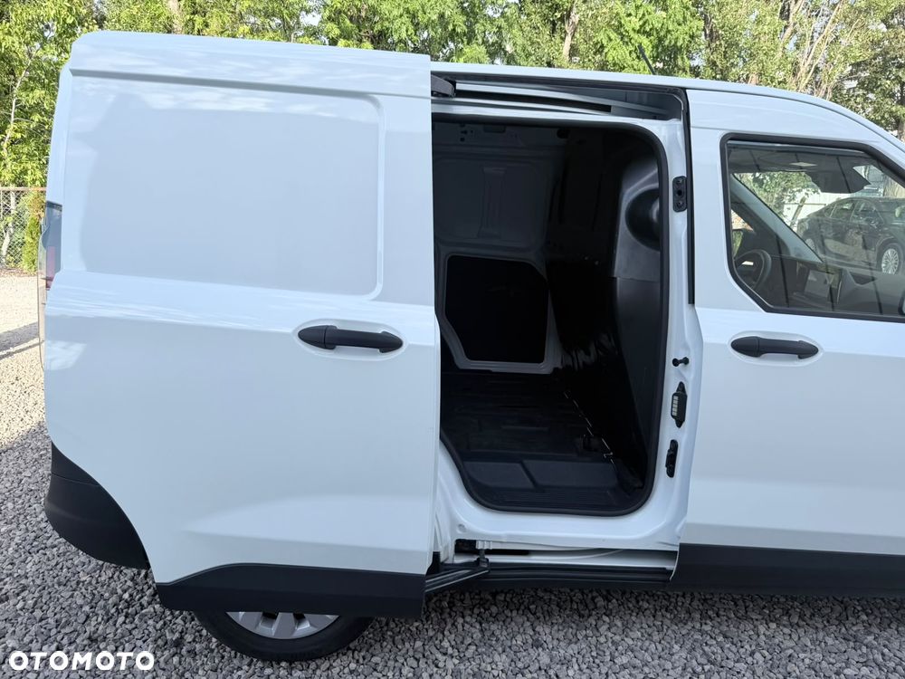 Ford Transit Courier - 13