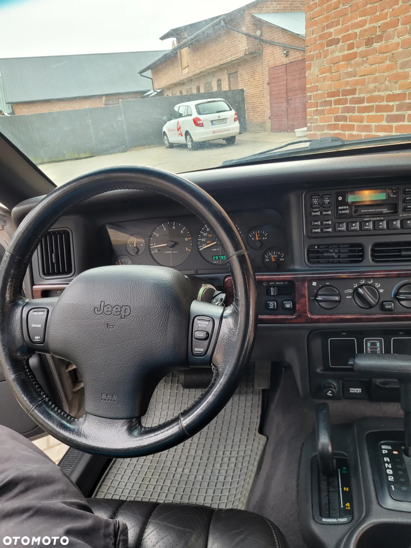 Jeep Grand Cherokee - 22