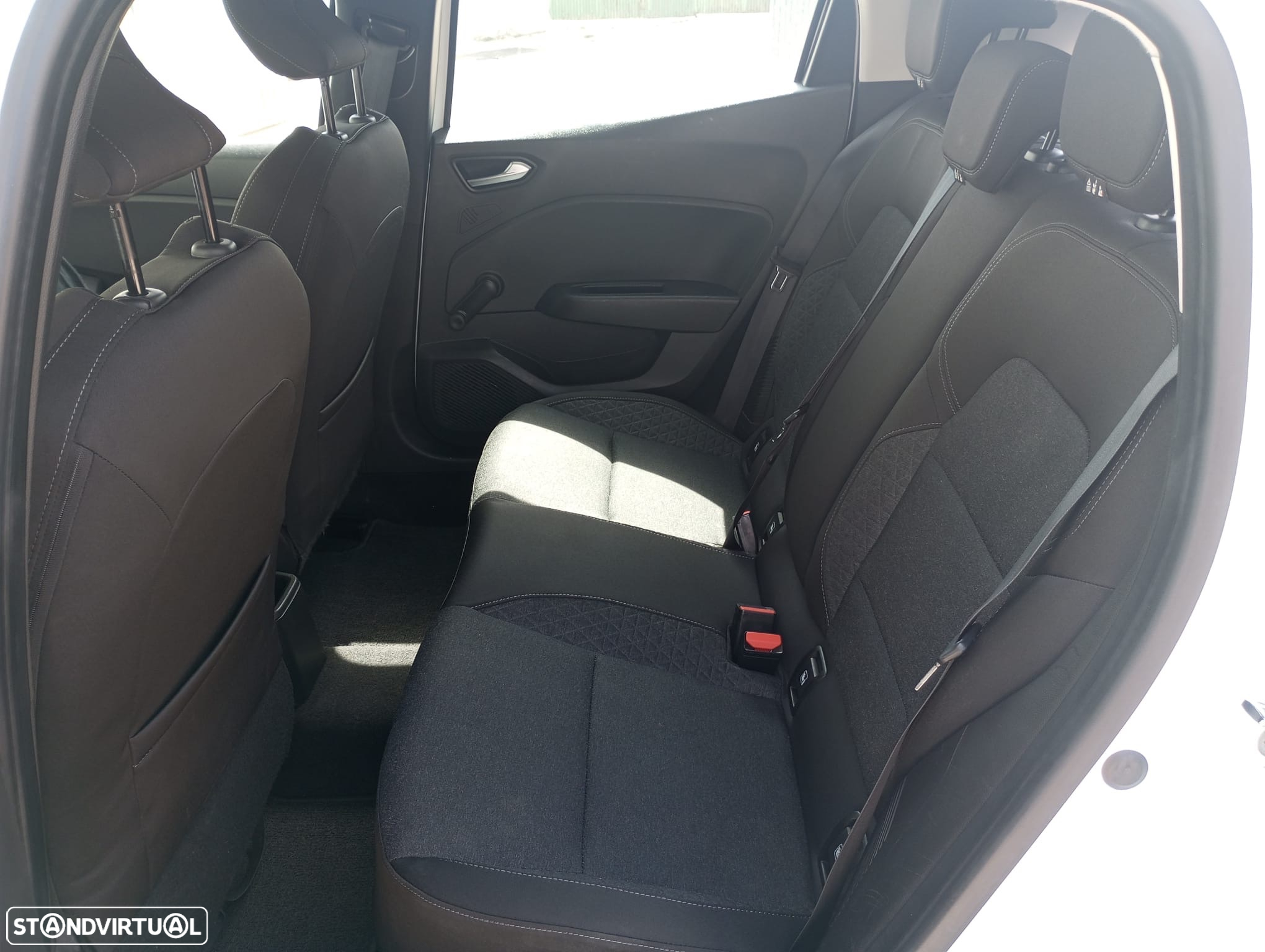 Renault Clio 1.6 E-Tech Edition One - 11