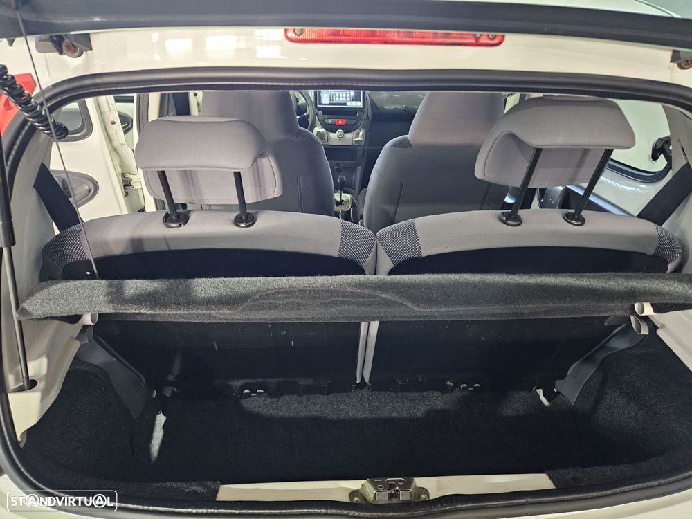 Peugeot 107 1.0 Trendy 2 Tronic - 16