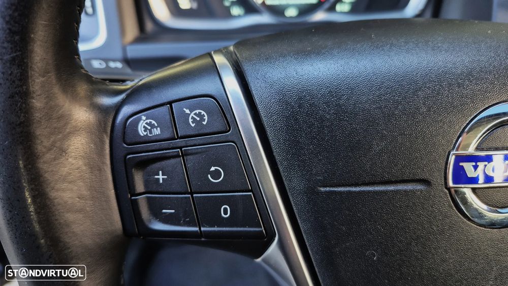 Volvo V60 D6 Plug-In-Hybrid AWD Geartronic Momentum - 26