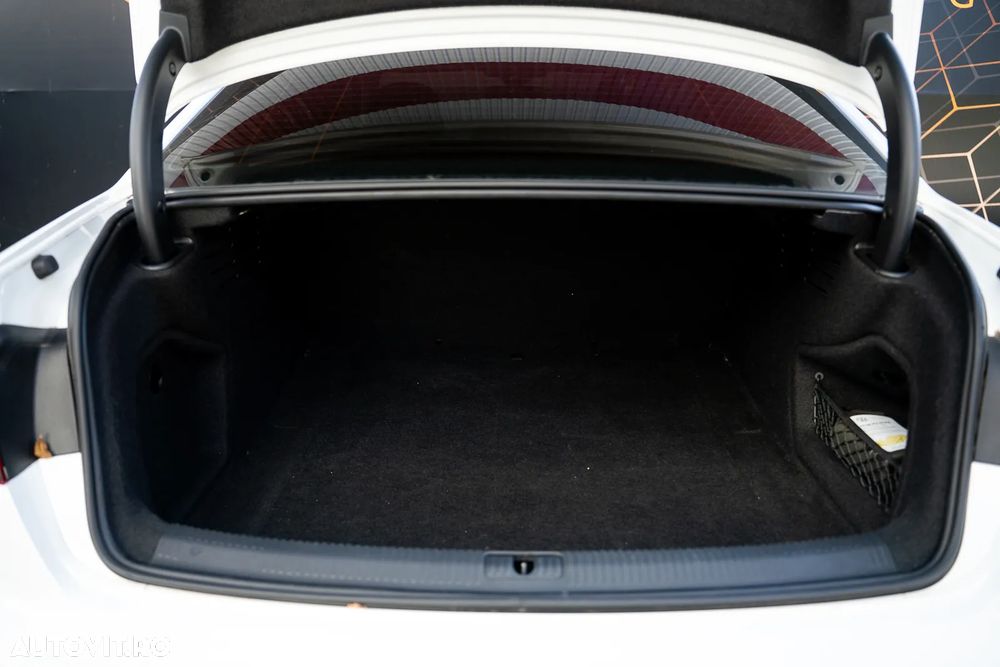 Audi A4 Limuzina 40 TDI S tronic MHEV S Line - 27