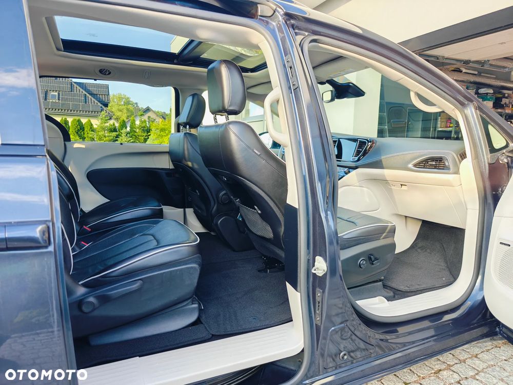 Chrysler Pacifica - 27