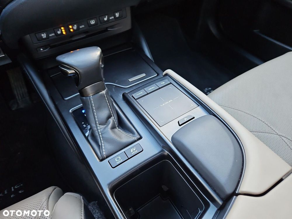 Lexus ES 300h Prestige - 13