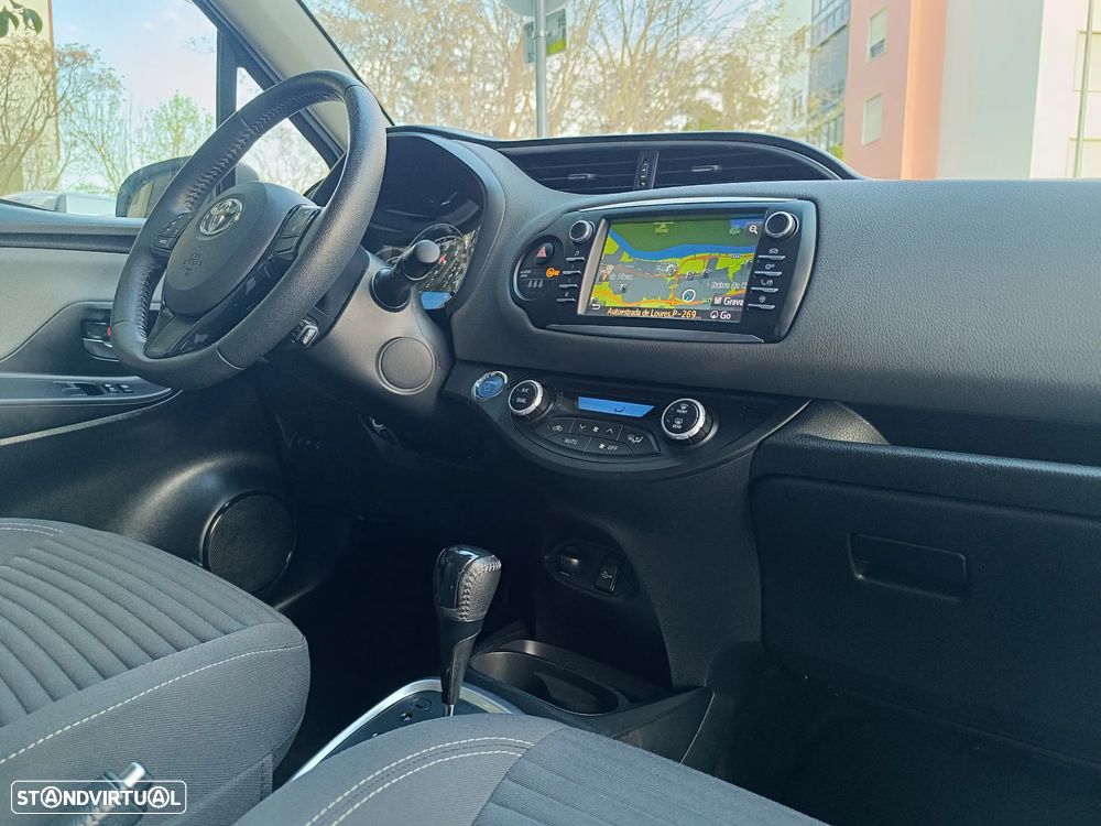 Toyota Yaris 1.5 HSD Comfort+Navi - 22