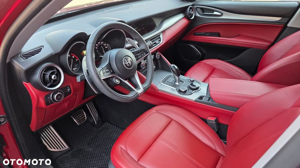 Alfa Romeo Stelvio 2.0 Turbo 16V AT8-Q4 Veloce Ti - 12