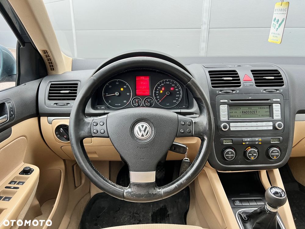Volkswagen Golf - 14