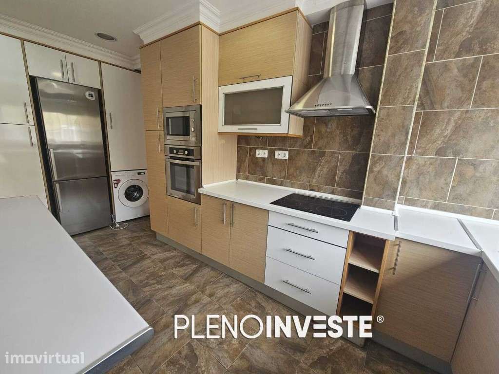 Apartamento T4 transformado em t3 na cova da piedade Almada - Grande imagem: 2/26
