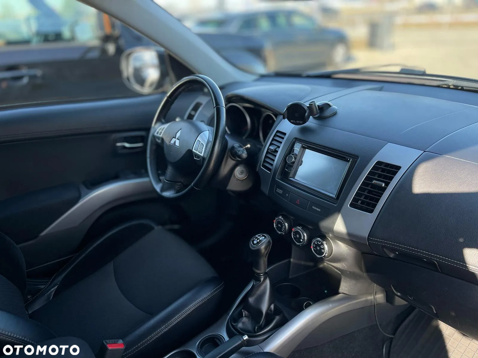 Mitsubishi Outlander 2.0 Intense + NAVI 2WD EU5 - 30