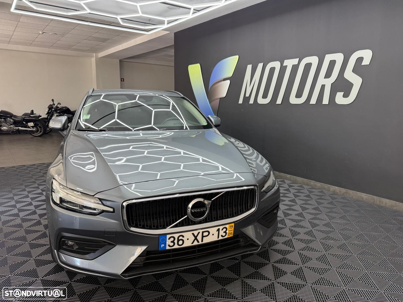Volvo V60 2.0 D3 Momentum Plus - 3
