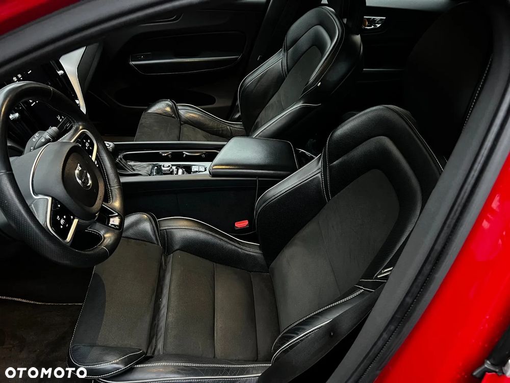 Volvo XC 60 D4 AWD R-Design - 16