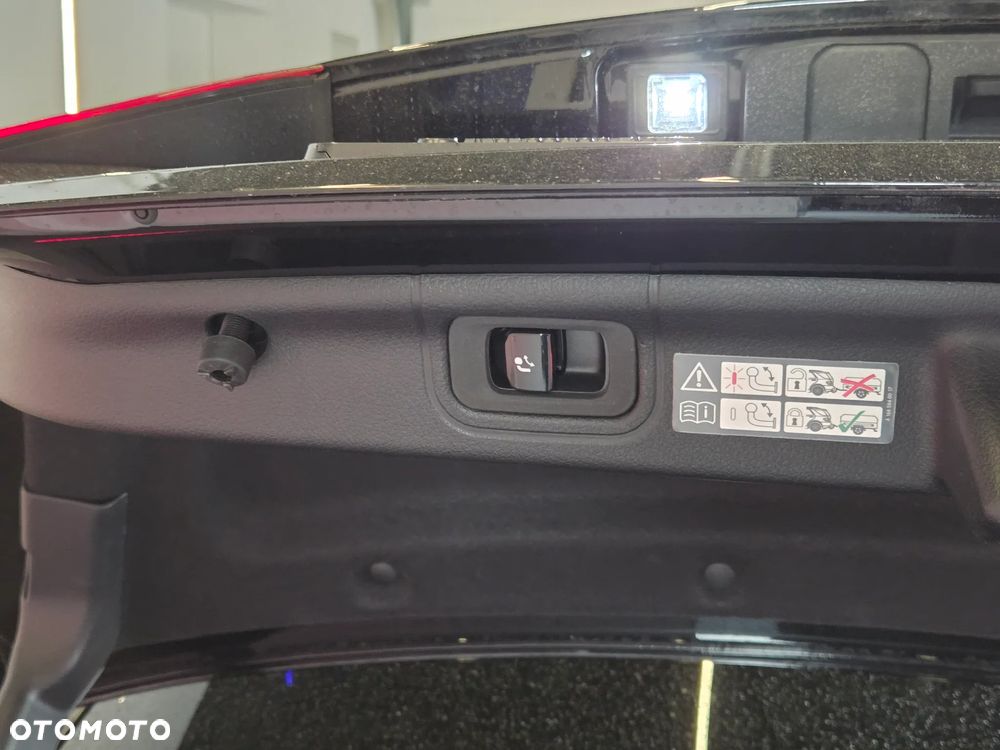 Mercedes-Benz Klasa C 300 4MATIC 9G-TRONIC - 22