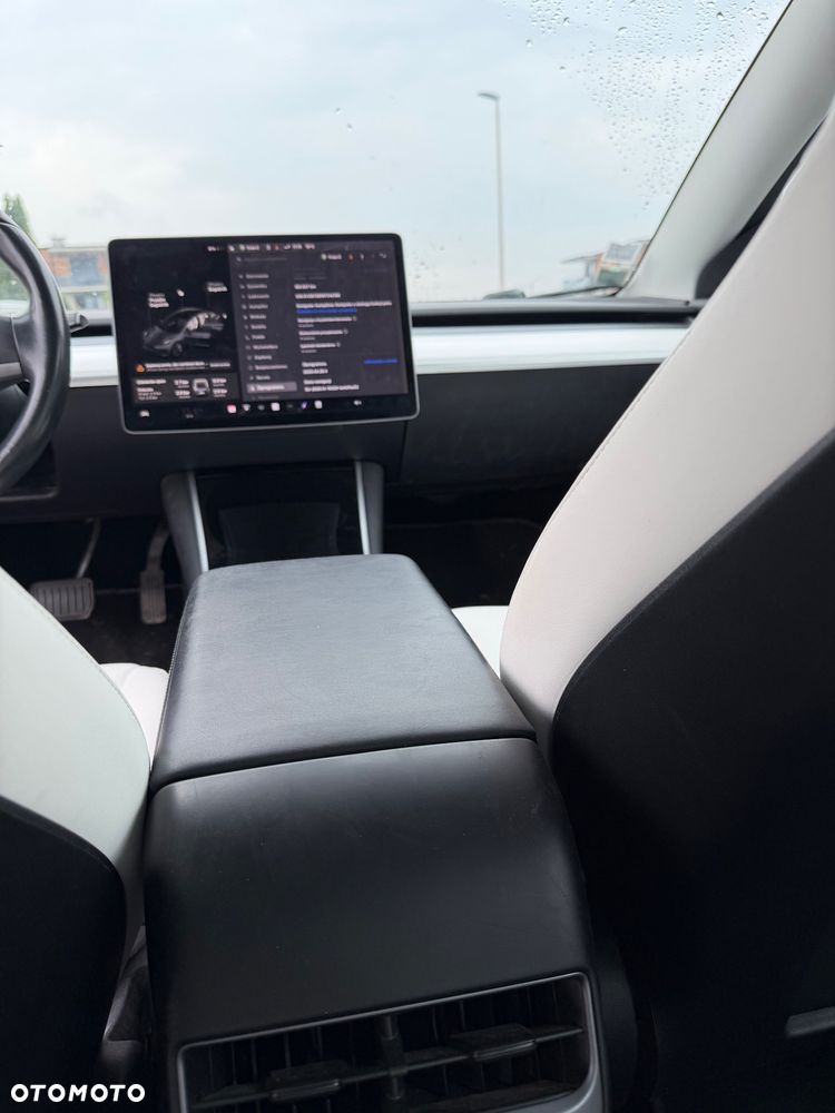 Tesla Model 3 - 10