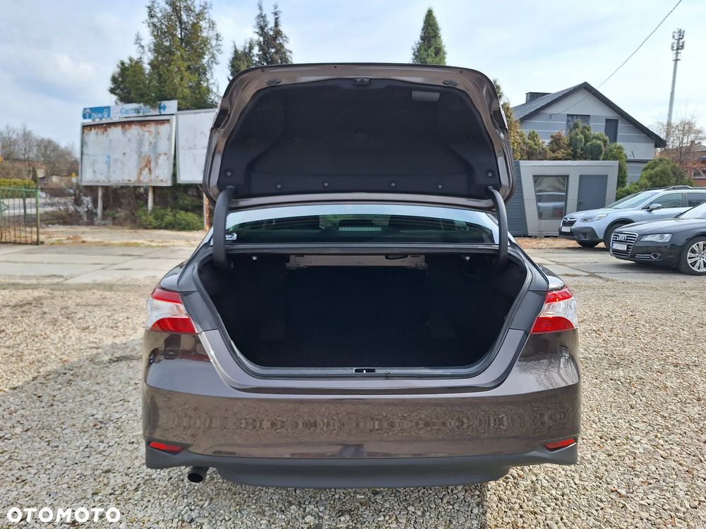 Toyota Camry 2.5 Hybrid Comfort CVT - 16