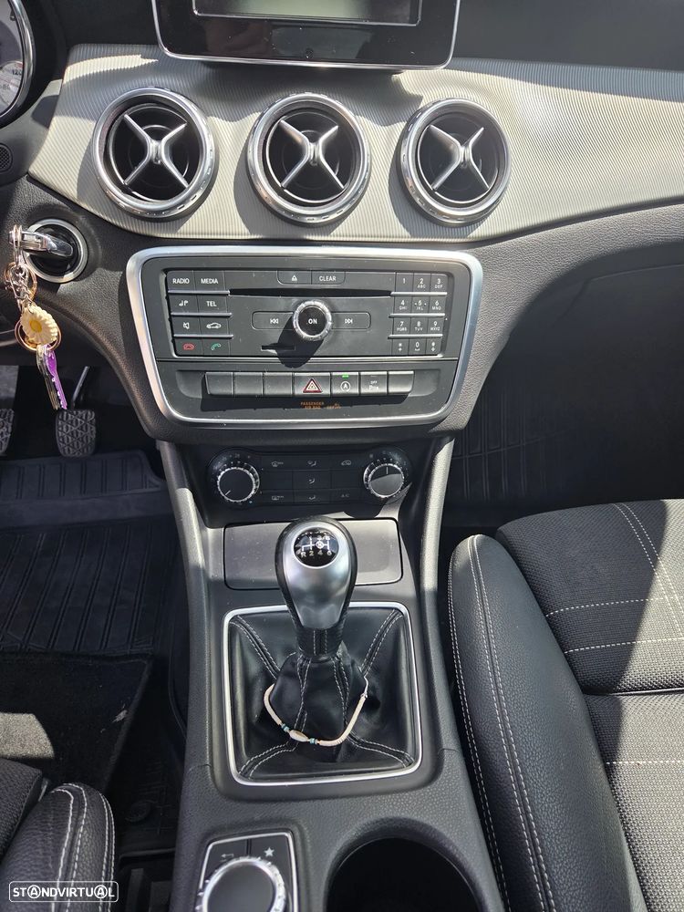 Mercedes-Benz GLA 180 CDI Urban - 12