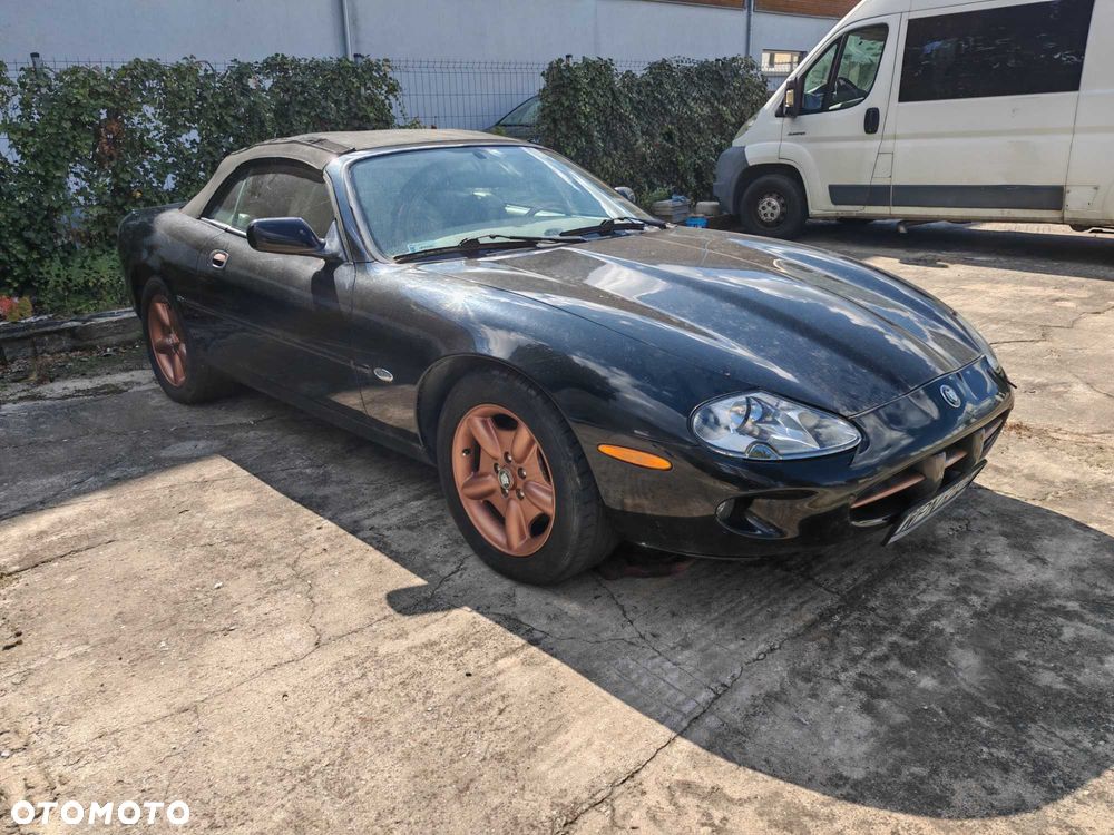 Jaguar XK8 - 1