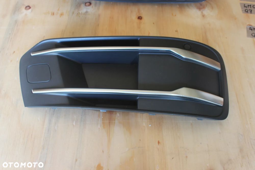 KRATKA ZDERZAKA PRAWA AUDI Q7 4M 4M0807682Q 2018 - 2