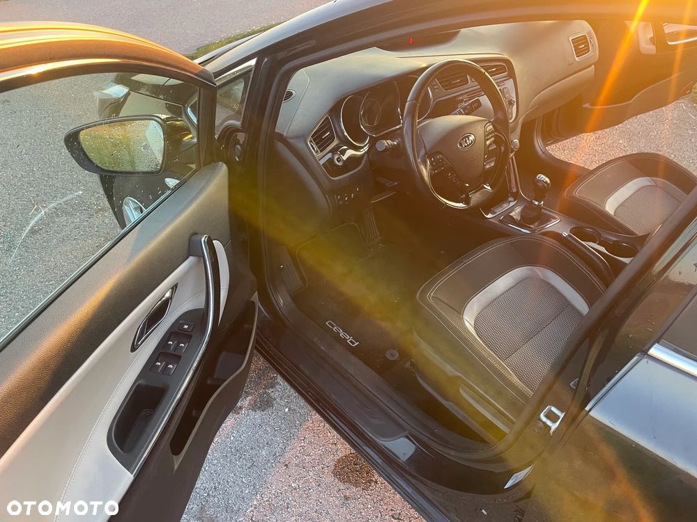 Kia Ceed 1.6 CRDi 128 ISG Dream-Team Edition - 14