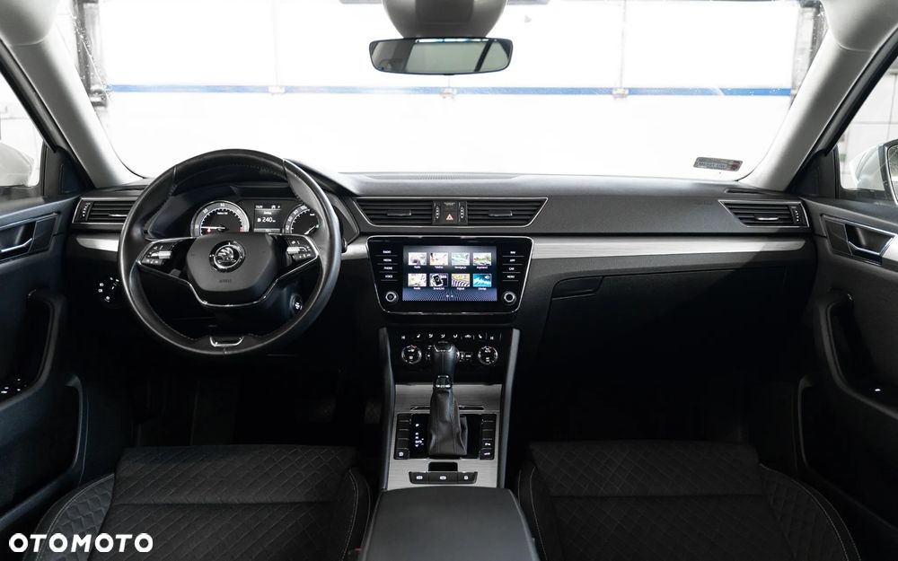 Skoda Superb 2.0 TDI SCR Ambition DSG - 20