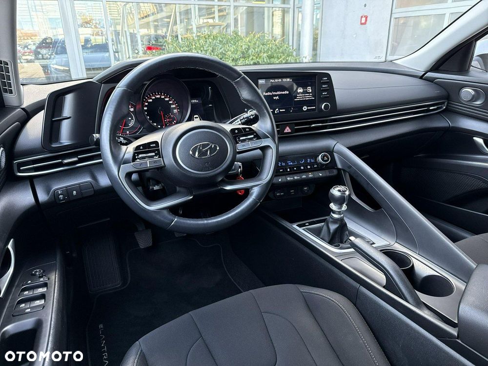 Hyundai Elantra 1.6 Smart - 14