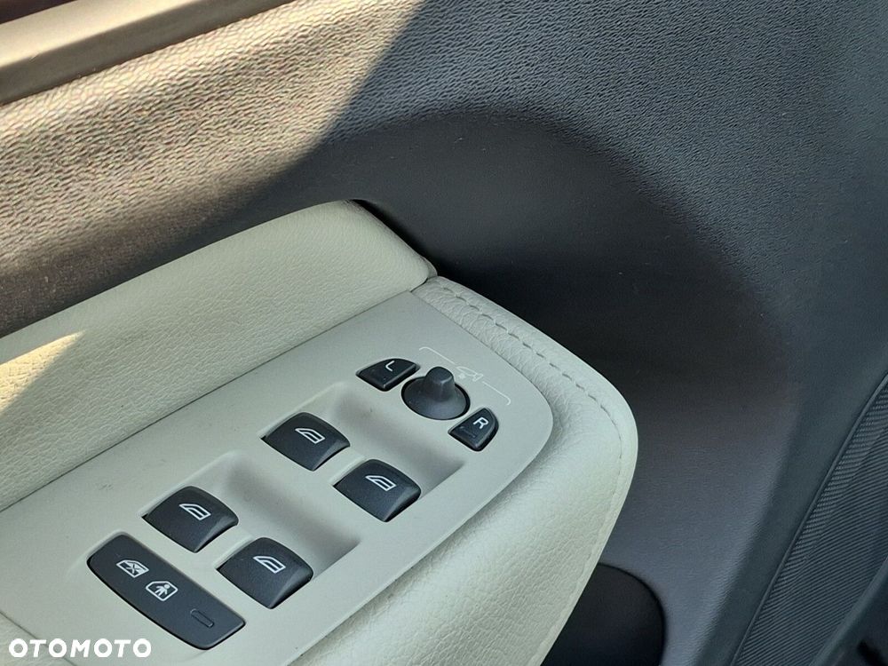 Volvo XC 60 D4 Momentum Pro - 9