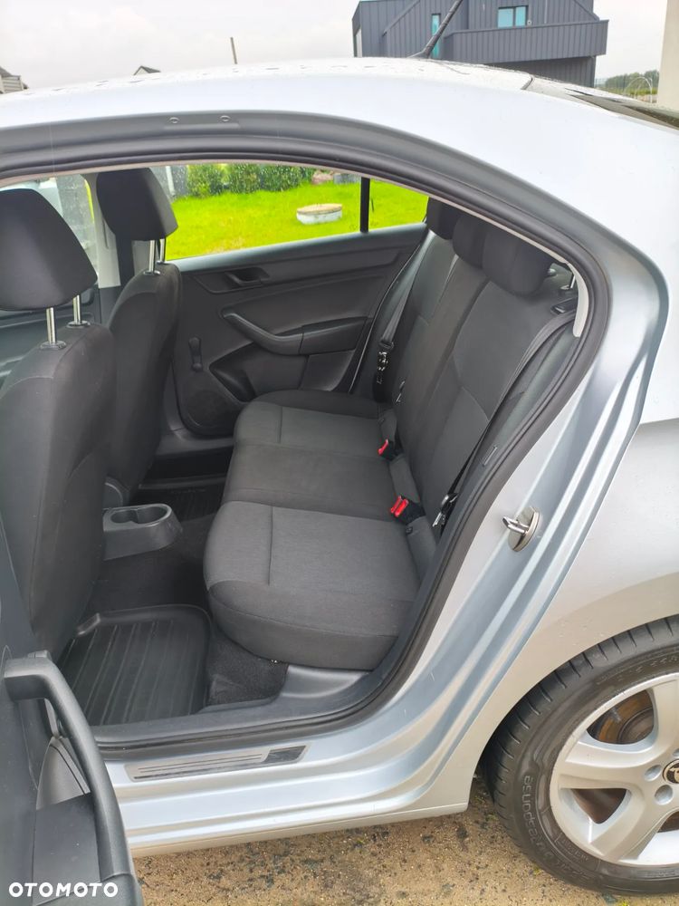 Skoda RAPID 1.2 TSI Active - 8