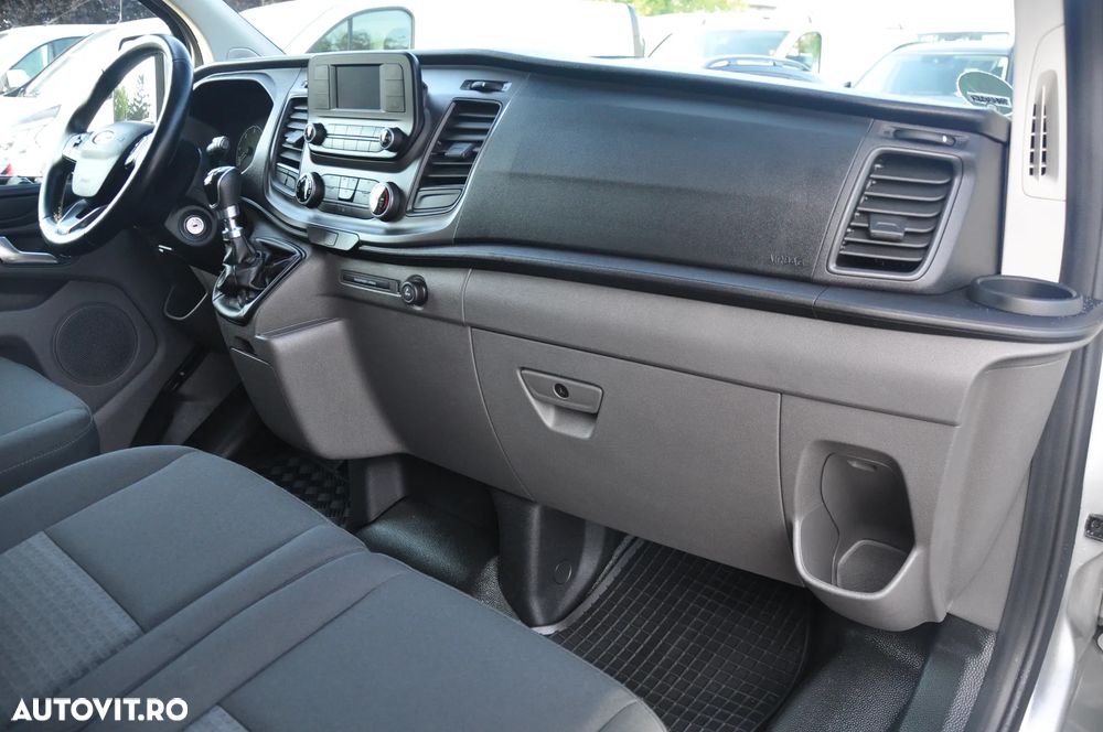 Ford Transit Custom L2H1 9 Locuri - 13